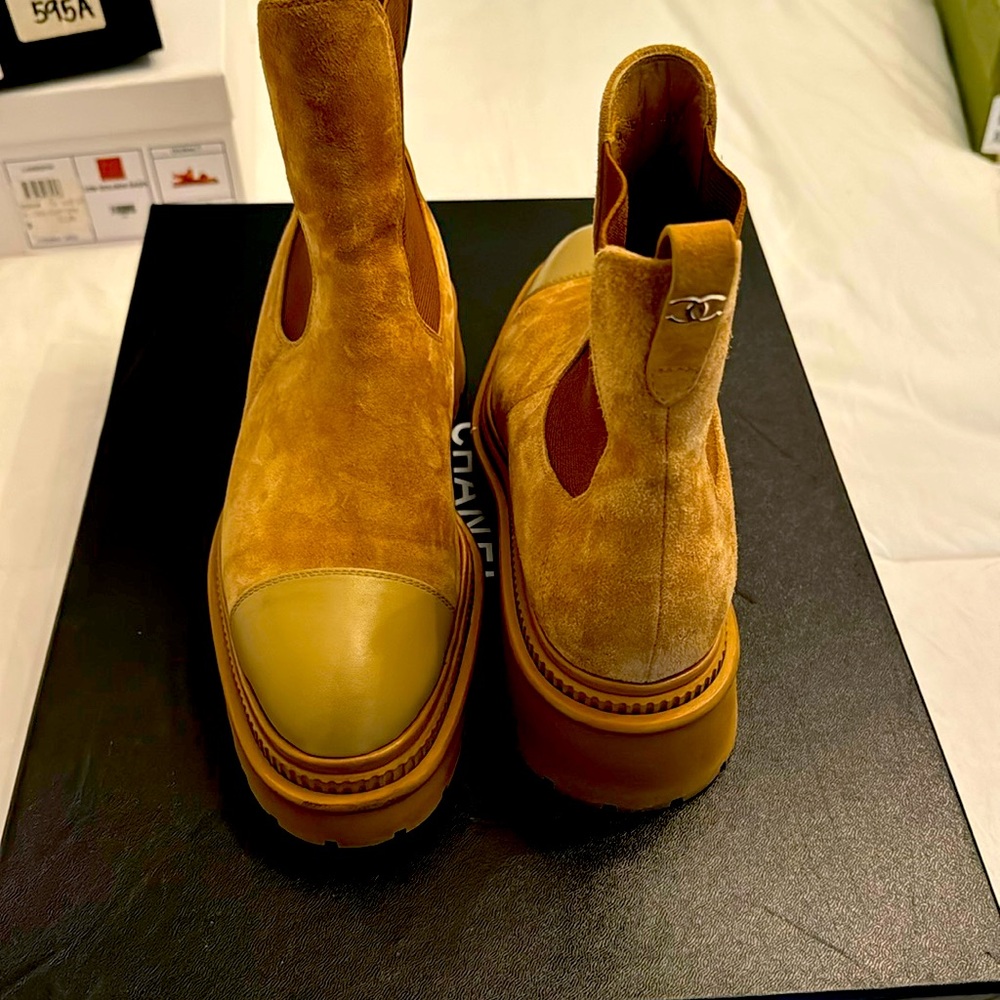 Chanel Fashion Explorer Short Boot Size 40 Sude Calfskin & Lambskin light brown